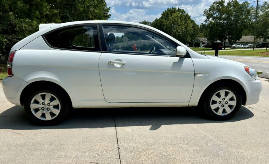 2011 Hyundai Accent 2-Door Hatchback