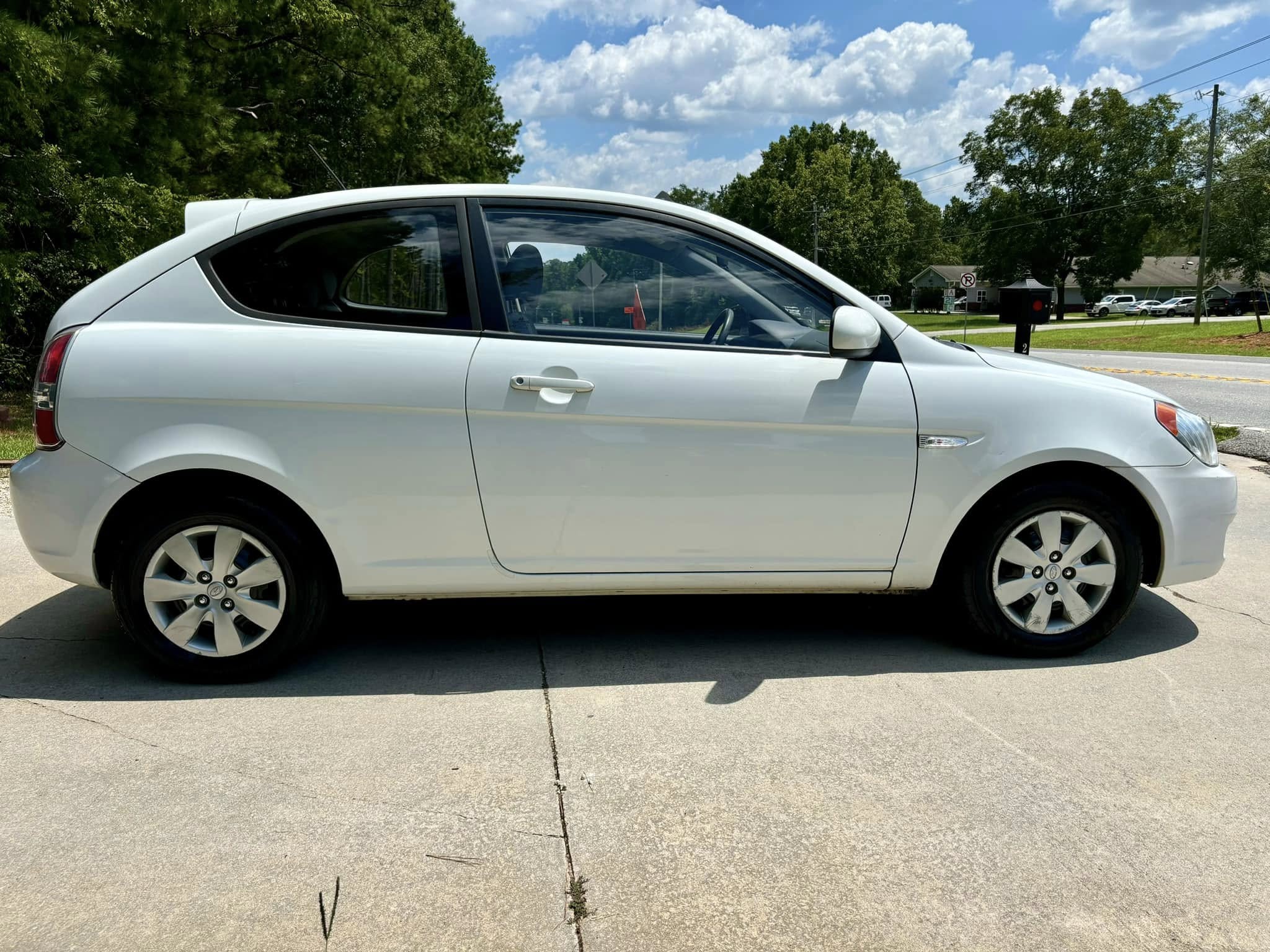 2011 Hyundai Accent 2-Door Hatchback