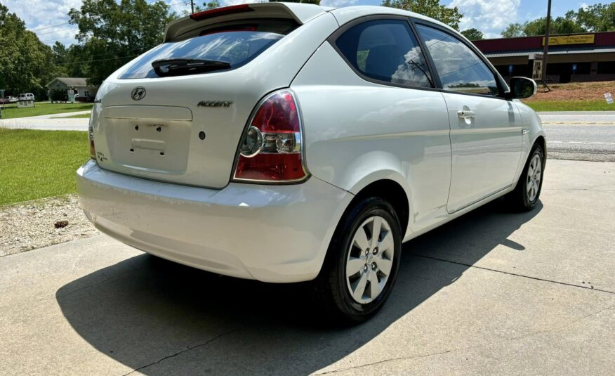 2011 Hyundai Accent 2-Door Hatchback