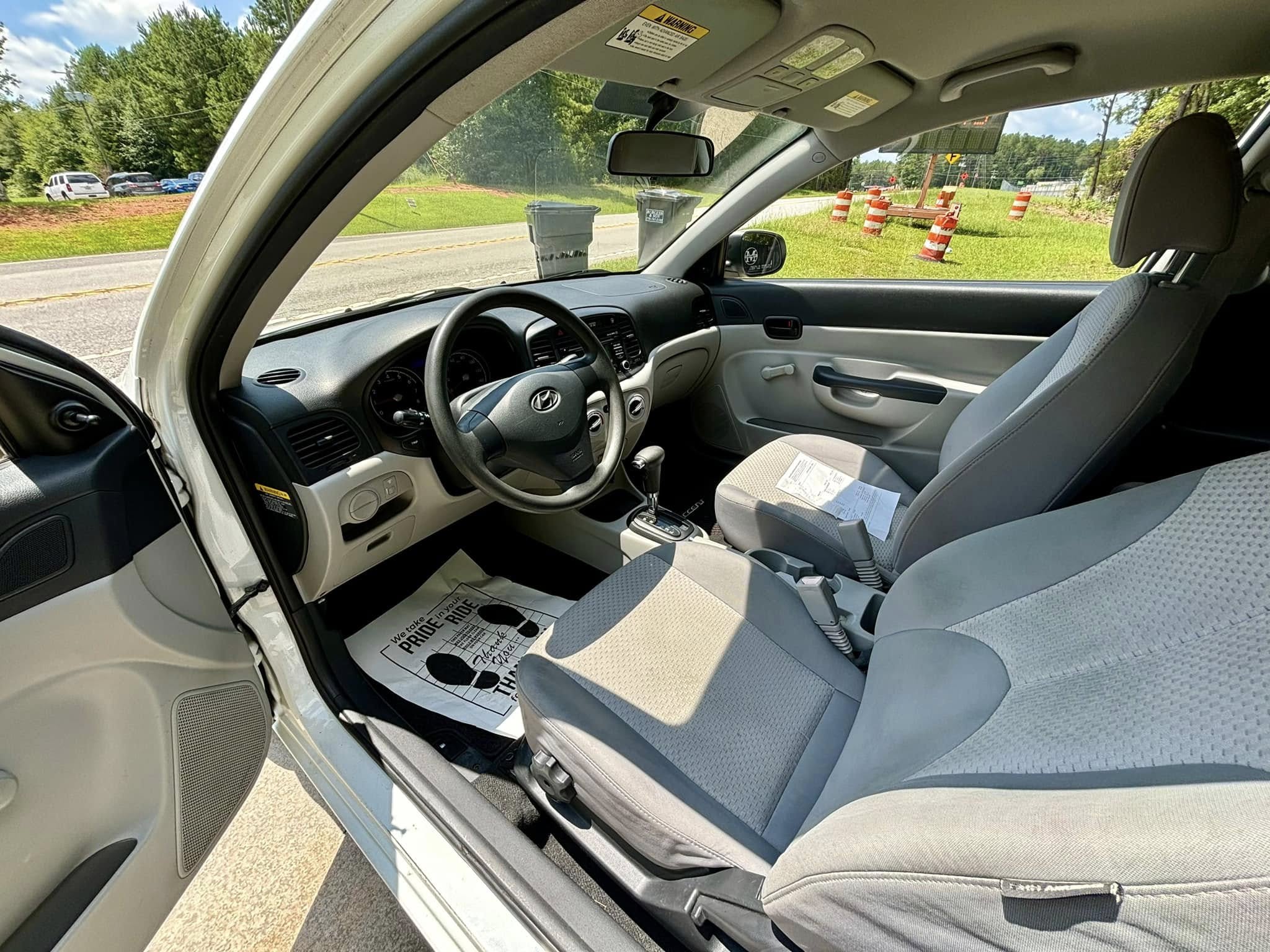 2011 Hyundai Accent 2-Door Hatchback