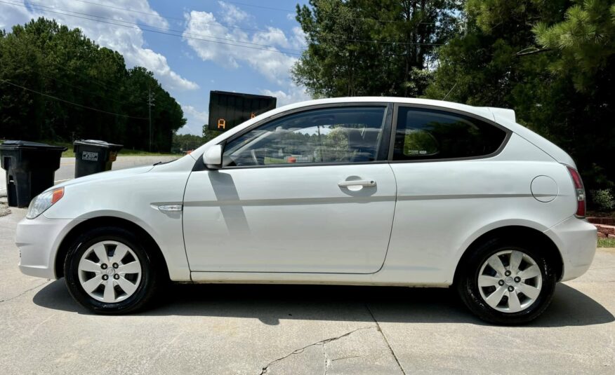 2011 Hyundai Accent 2-Door Hatchback