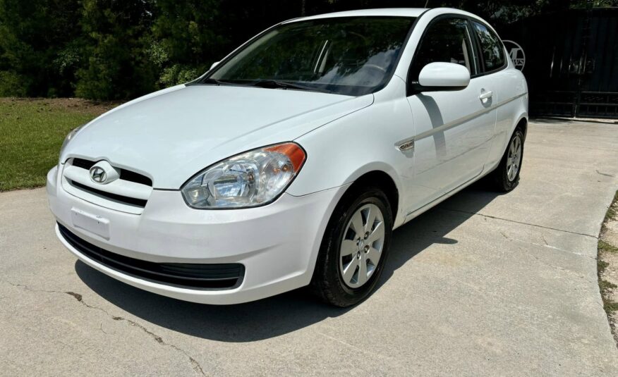 2011 Hyundai Accent 2-Door Hatchback
