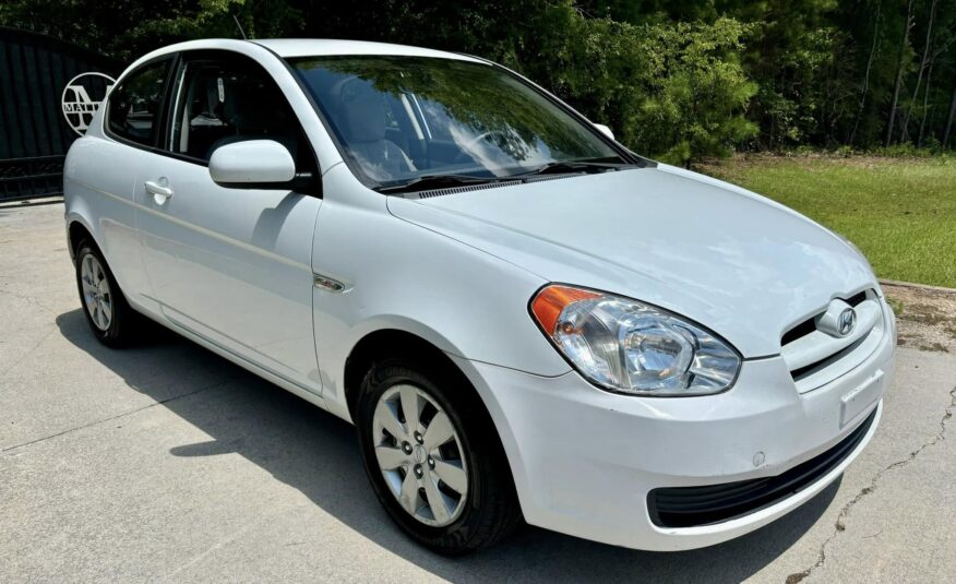 2011 Hyundai Accent 2-Door Hatchback