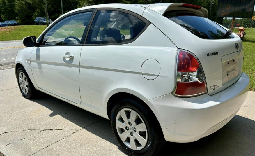 2011 Hyundai Accent 2-Door Hatchback
